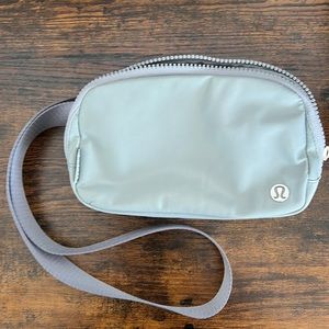 Lululemon Everywhere Belt Bag Silver Drop